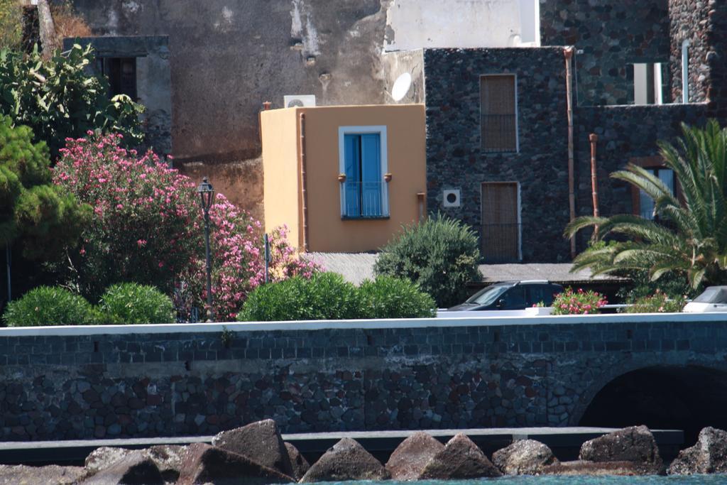 サンタ・マリーナ・サリーナ La Casa Di Via Lungomareヴィラ エクステリア 写真